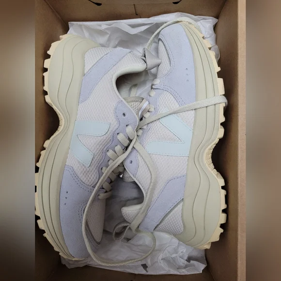 AuthenticVejaBrandShoes - Picture 3 of 14